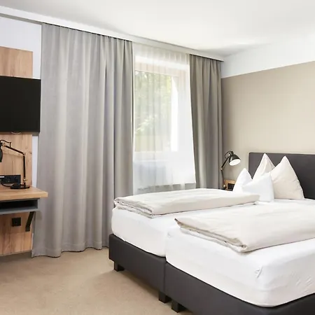 Gasthof Maxlhaid Мини-отель 3*