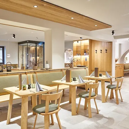 Gasthof Maxlhaid Мини-отель 3*